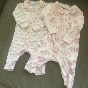 ❌❌SOLD❌❌Baby girl body suits